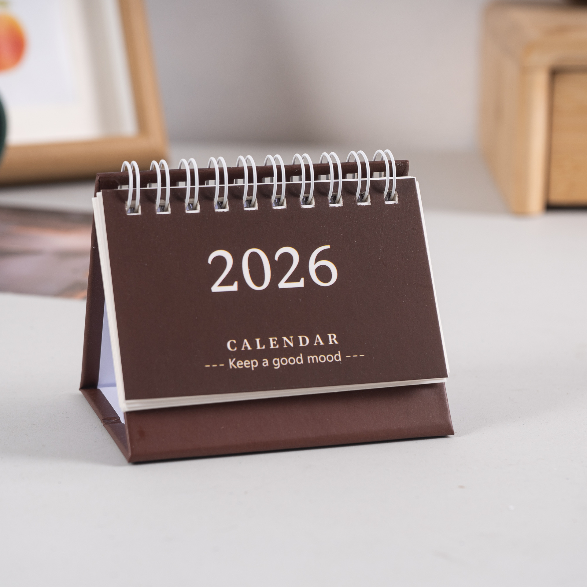 Simple Desk Calendar 2025-2026 - Office Stationery Supply List reseña y precio