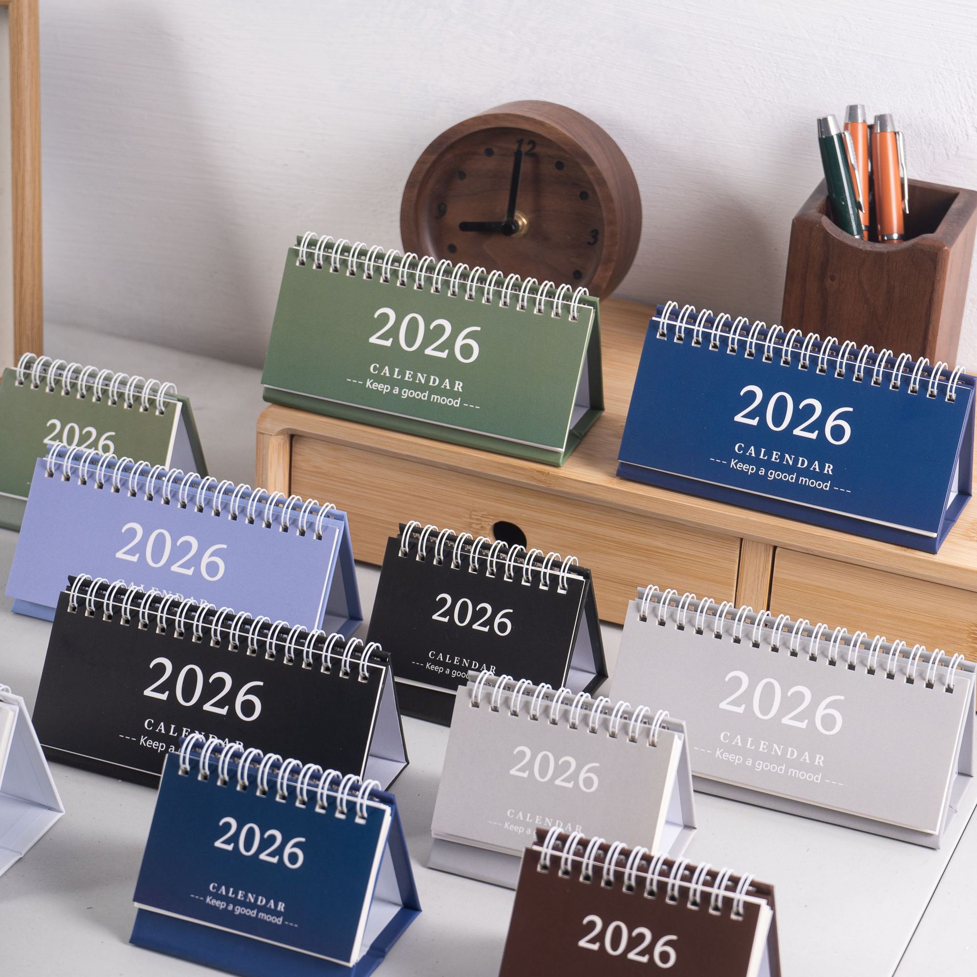 Simple Desk Calendar 2025-2026 - Office Stationery Supply List reseña y precio