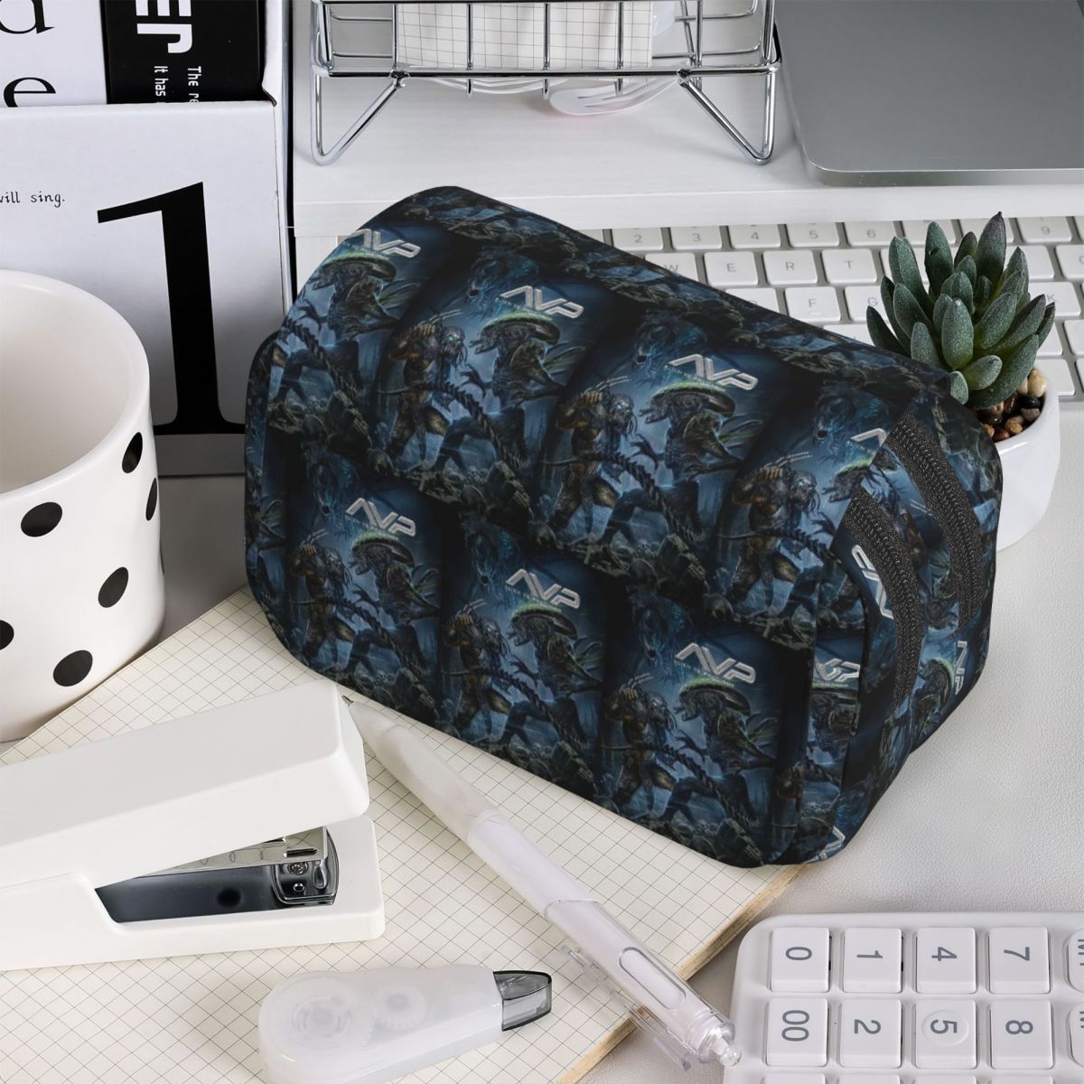 Alien Vs Predator Game Pencil  - Office Supply Vs Stationery reseña y precio